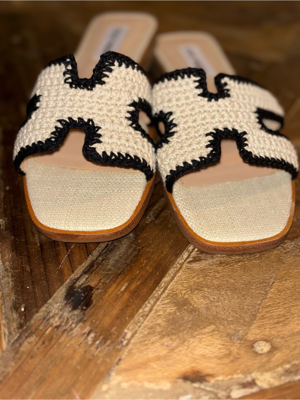 LIKE NEW Steve Madden Hadyn Cream and Black Woven Slide Sandals Size 7.5 - Picture 8 of 10